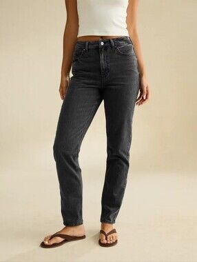 American Eagle Mom Jean In Size 2 X-Short